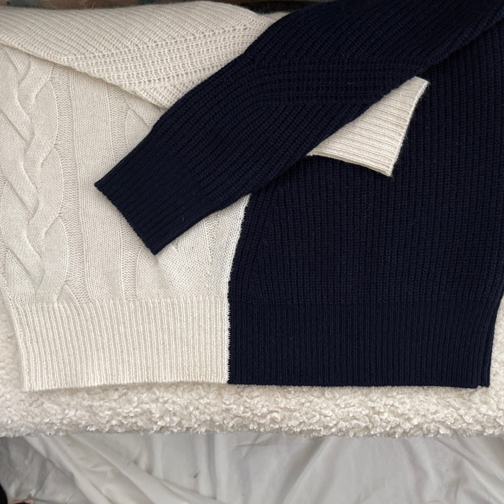 McCULLEY’s Elegant Cashmere Two-Tone navy/cream Turtleneck Sweater. Size SM - Picture 4 of 8